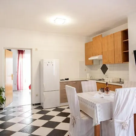A2 - Modern Apt Near The Beach With Two Balconies *